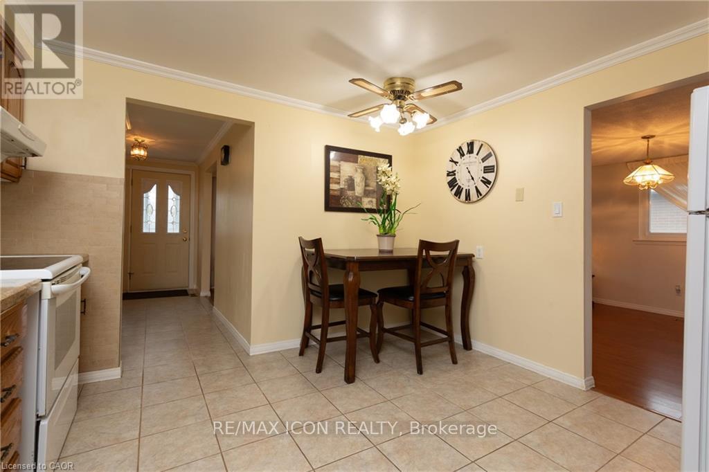 227 Hazelglen Drive, Kitchener, Ontario  N2M 2E6 - Photo 9 - X12974272