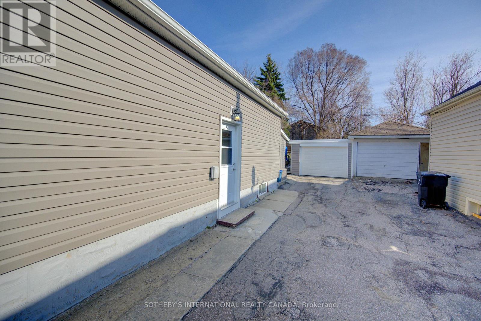 613 Guelph Street, Kitchener, Ontario  N2H 5Y5 - Photo 2 - X12966676