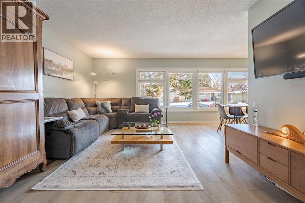 4803 Brockington Road Nw, Calgary, Alberta  T2L 1R5 - Photo 5 - A2290285