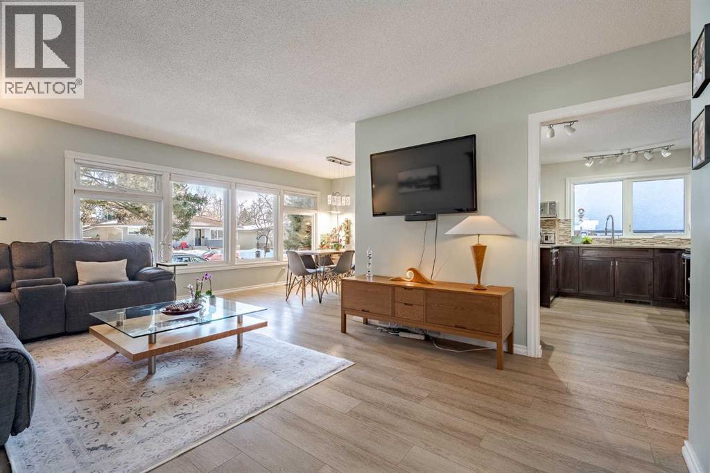 4803 Brockington Road Nw, Calgary, Alberta  T2L 1R5 - Photo 4 - A2290285