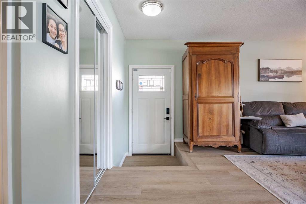 4803 Brockington Road Nw, Calgary, Alberta  T2L 1R5 - Photo 2 - A2290285