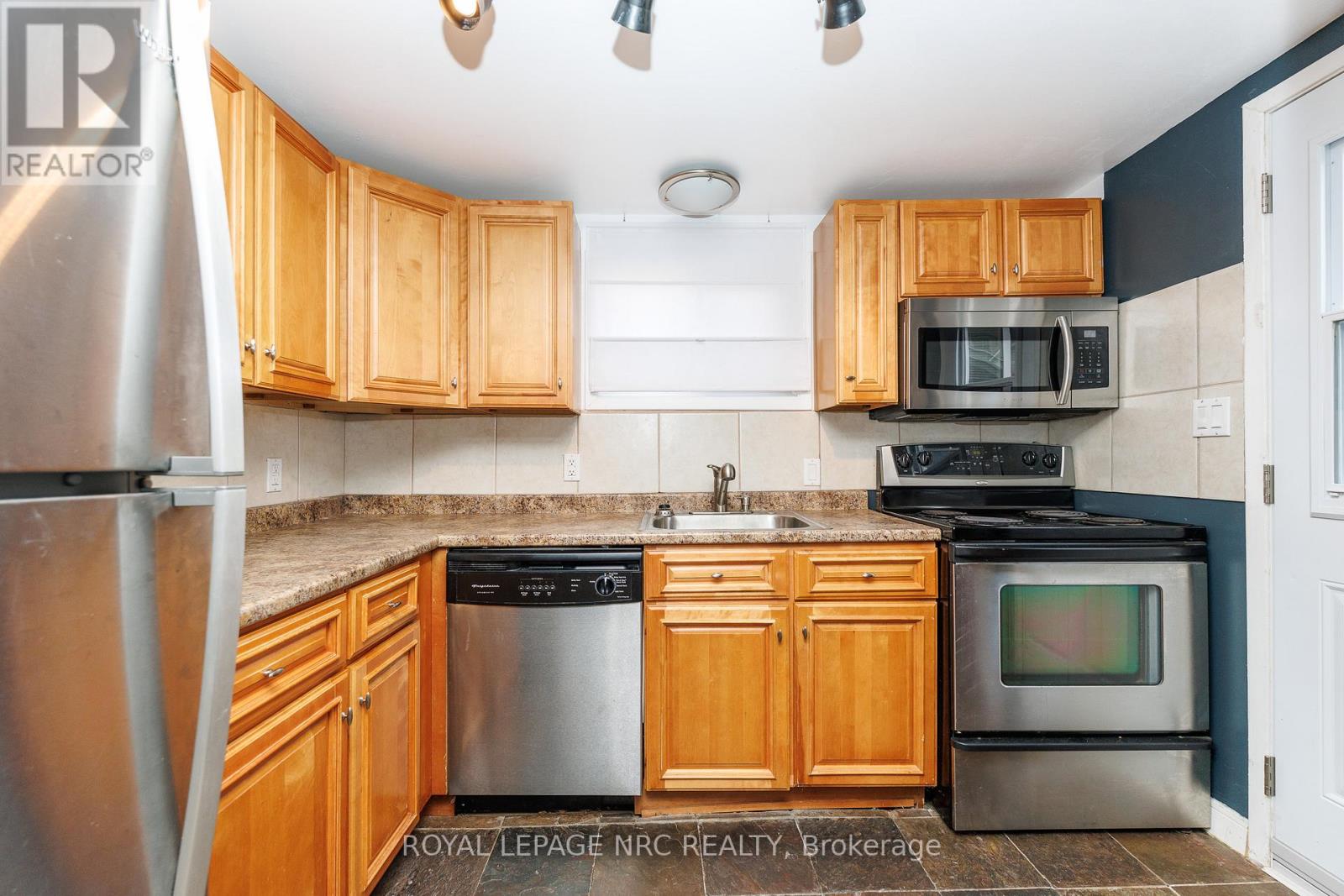 15 Loomis Crescent, Fort Erie, Ontario  L0S 1B0 - Photo 15 - X12961556