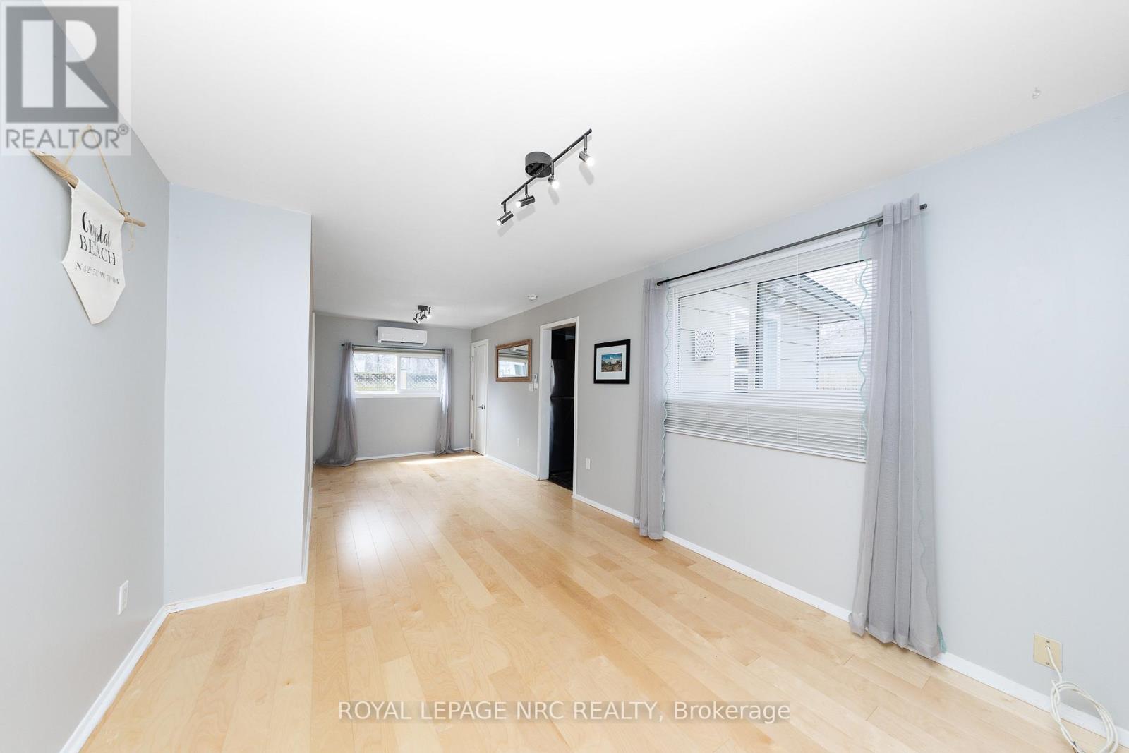 15 Loomis Crescent, Fort Erie, Ontario  L0S 1B0 - Photo 4 - X12961556