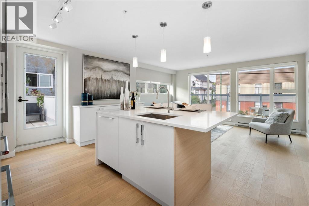 2512 FRASER STREET, Vancouver