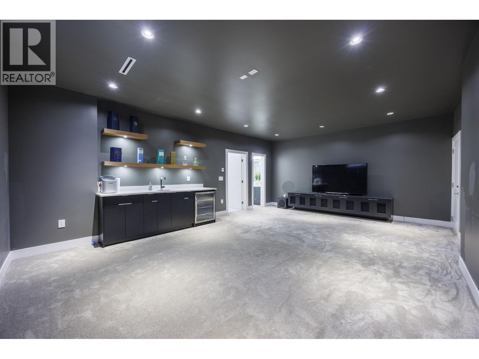 8475 12th Avenue, Burnaby, British Columbia  V3N 2L8 - Photo 32 - R3109046