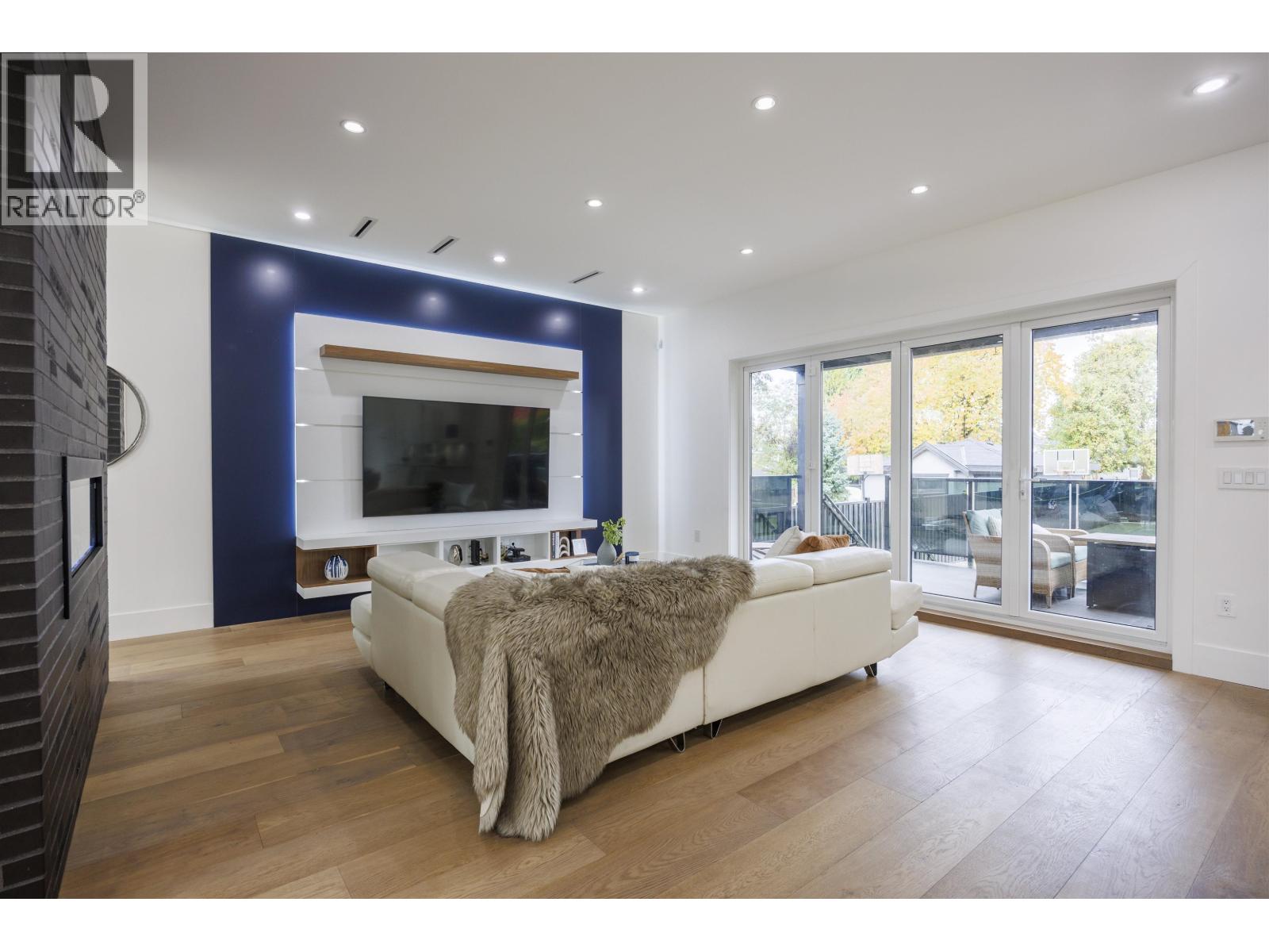 8475 12th Avenue, Burnaby, British Columbia  V3N 2L8 - Photo 5 - R3109046