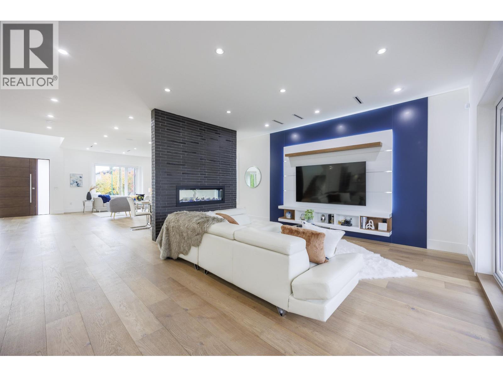 8475 12th Avenue, Burnaby, British Columbia  V3N 2L8 - Photo 6 - R3109046