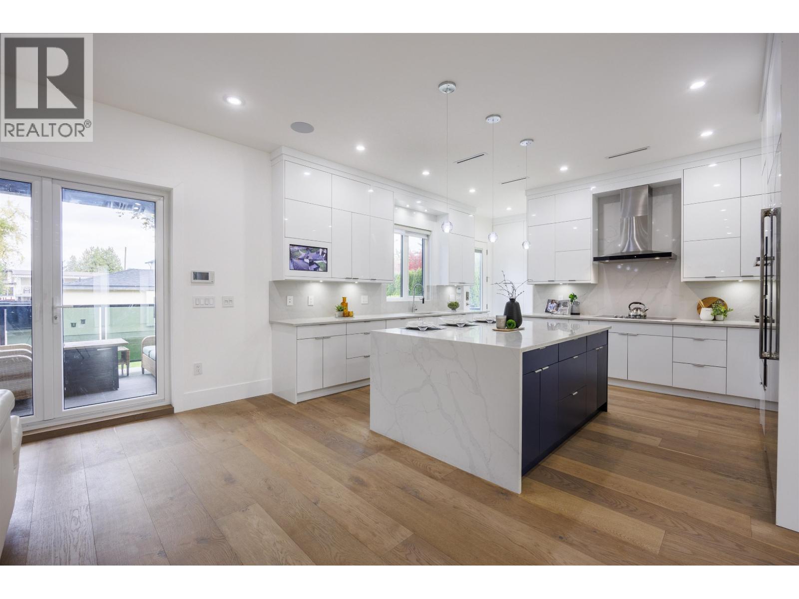 8475 12th Avenue, Burnaby, British Columbia  V3N 2L8 - Photo 9 - R3109046