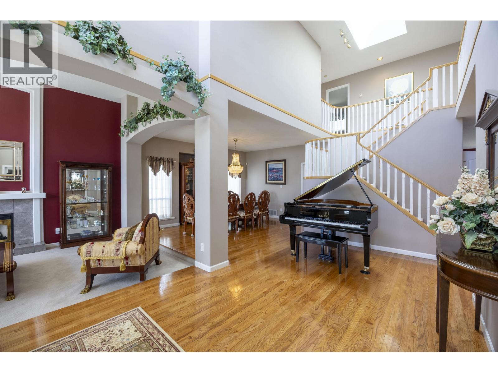 2551 Sapphire Place, Coquitlam, British Columbia  V3E 2Z1 - Photo 2 - R3109064