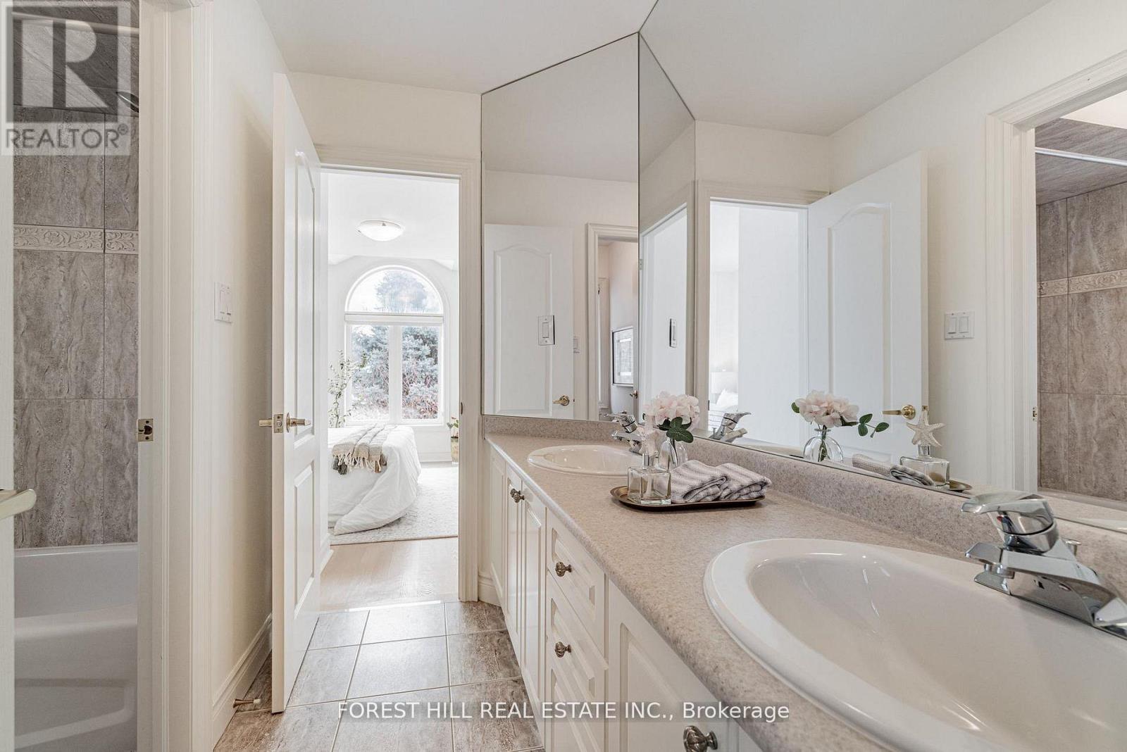 16 Northwood Drive, Toronto, Ontario  M2M 2J8 - Photo 29 - C12889226