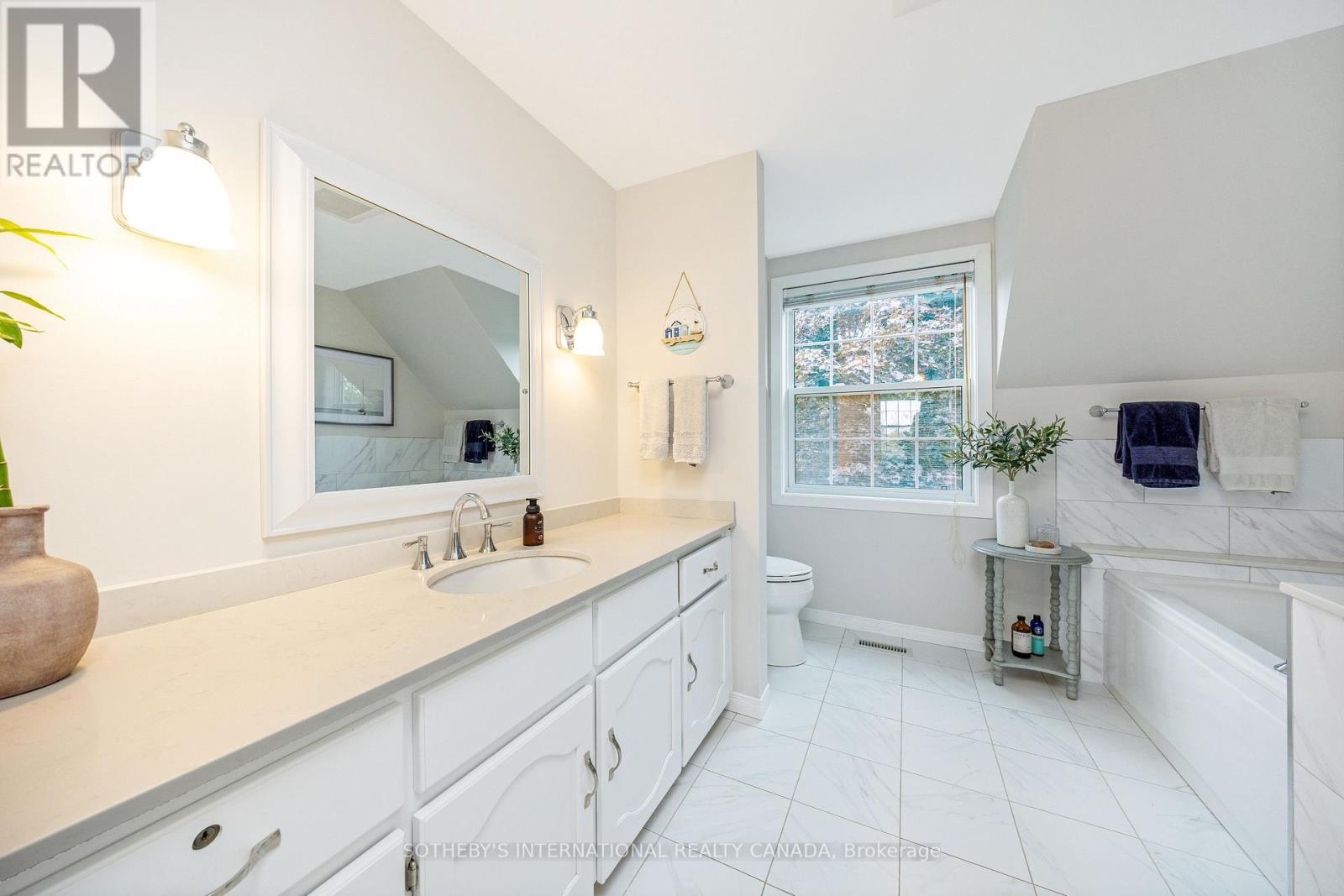 331 Wheelihan Way, Milton, Ontario  L0P 0A1 - Photo 40 - W12974302