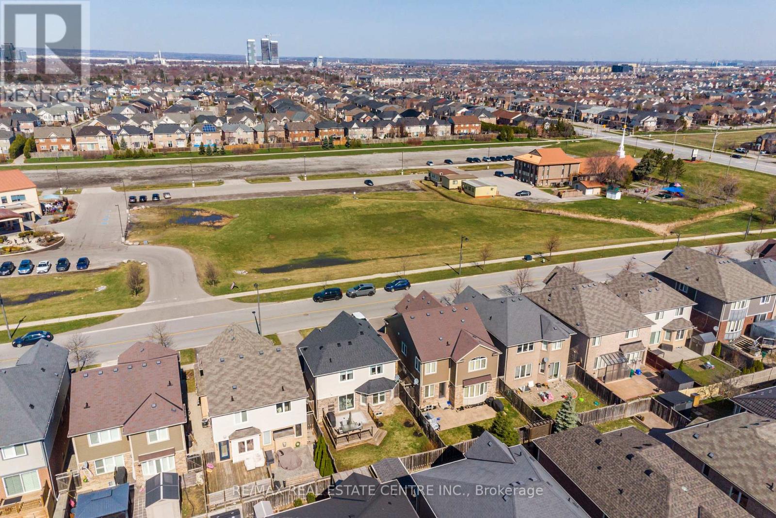 940 Clark Boulevard, Milton, Ontario  L9T 6P6 - Photo 38 - W12974318