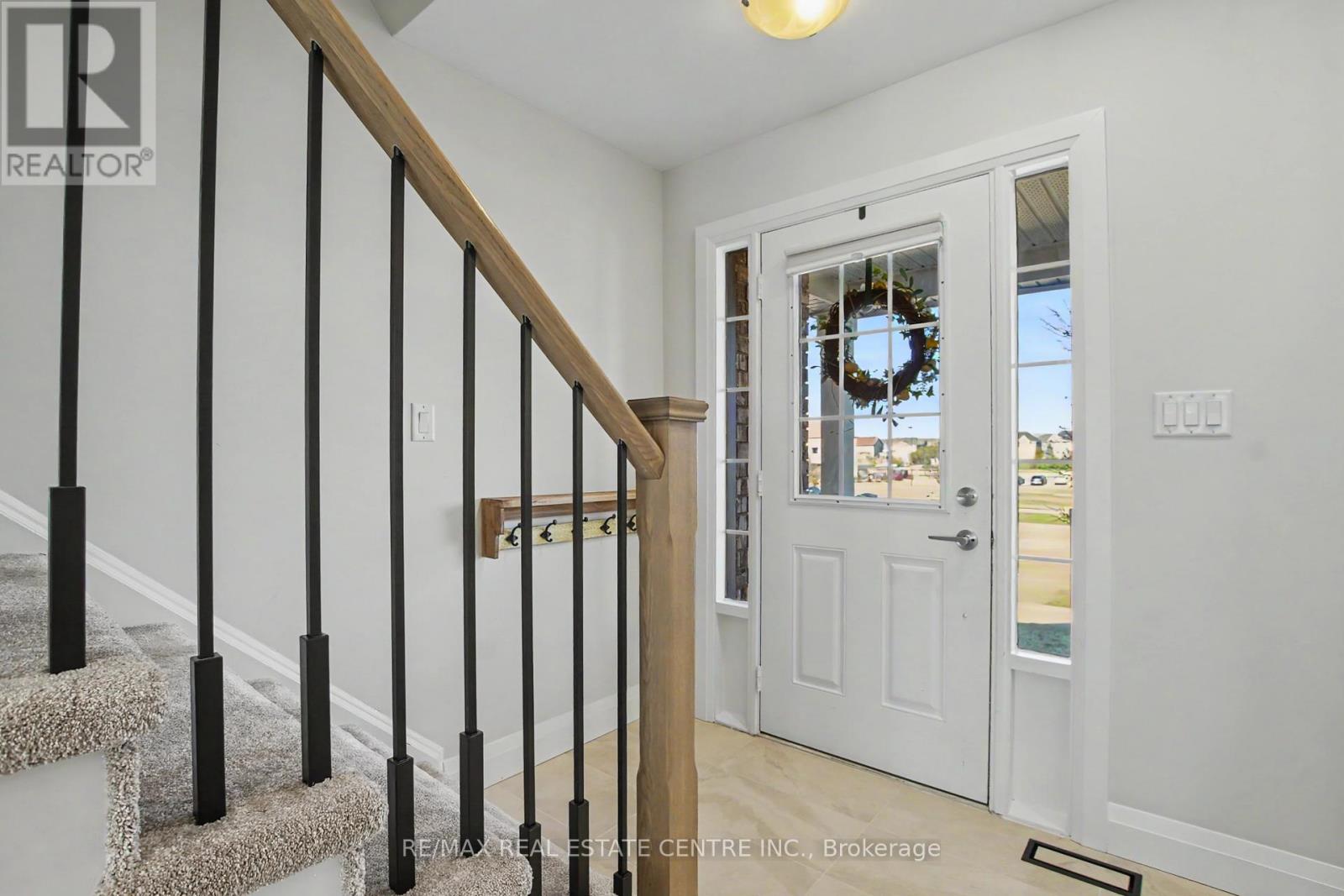 940 Clark Boulevard, Milton, Ontario  L9T 6P6 - Photo 6 - W12974318