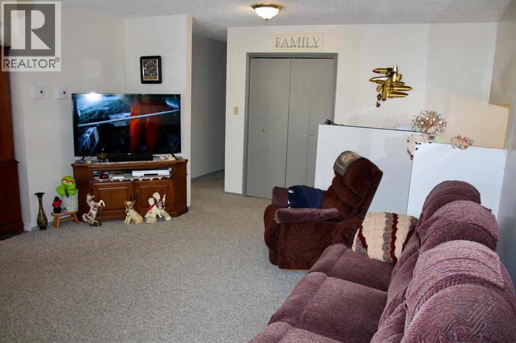 #25 4th Avenue E, Neilburg, Saskatchewan  S0M 2C0 - Photo 11 - A2300110