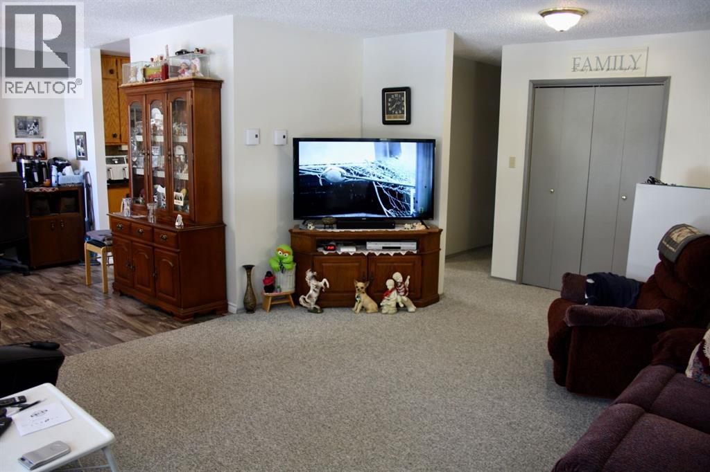 #25 4th Avenue E, Neilburg, Saskatchewan  S0M 2C0 - Photo 12 - A2300110