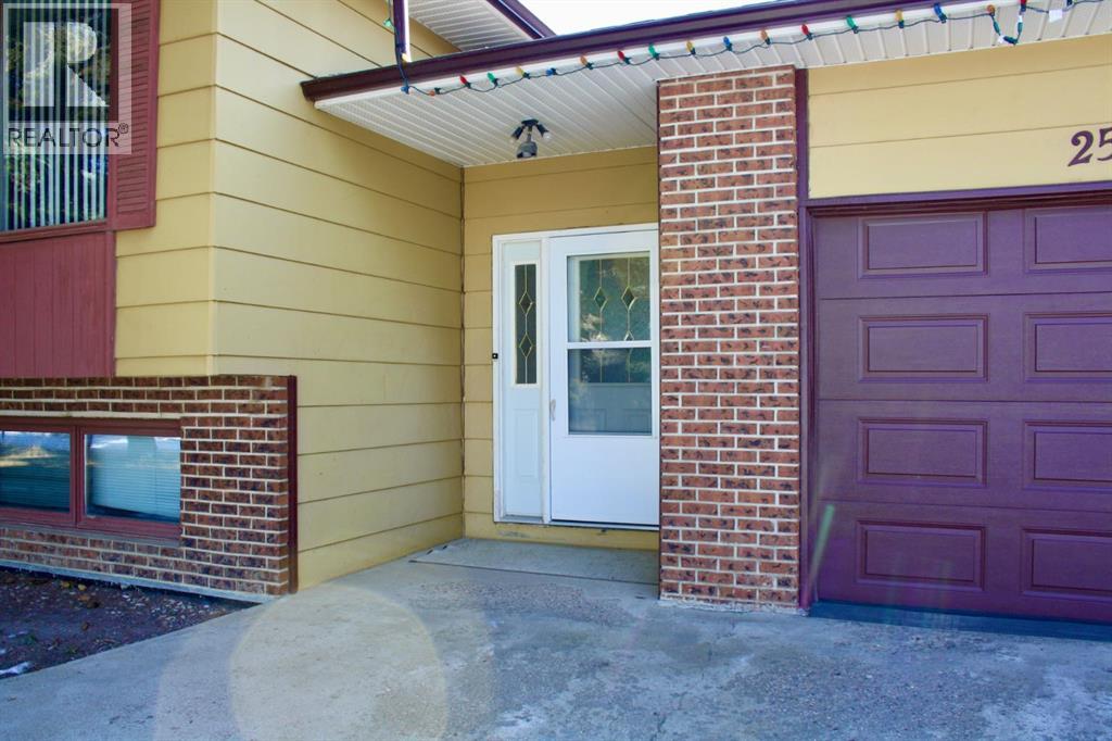 #25 4th Avenue E, Neilburg, Saskatchewan  S0M 2C0 - Photo 6 - A2300110