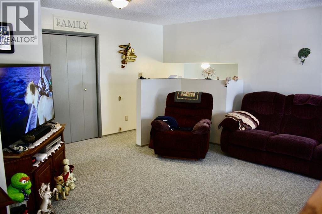 #25 4th Avenue E, Neilburg, Saskatchewan  S0M 2C0 - Photo 8 - A2300110