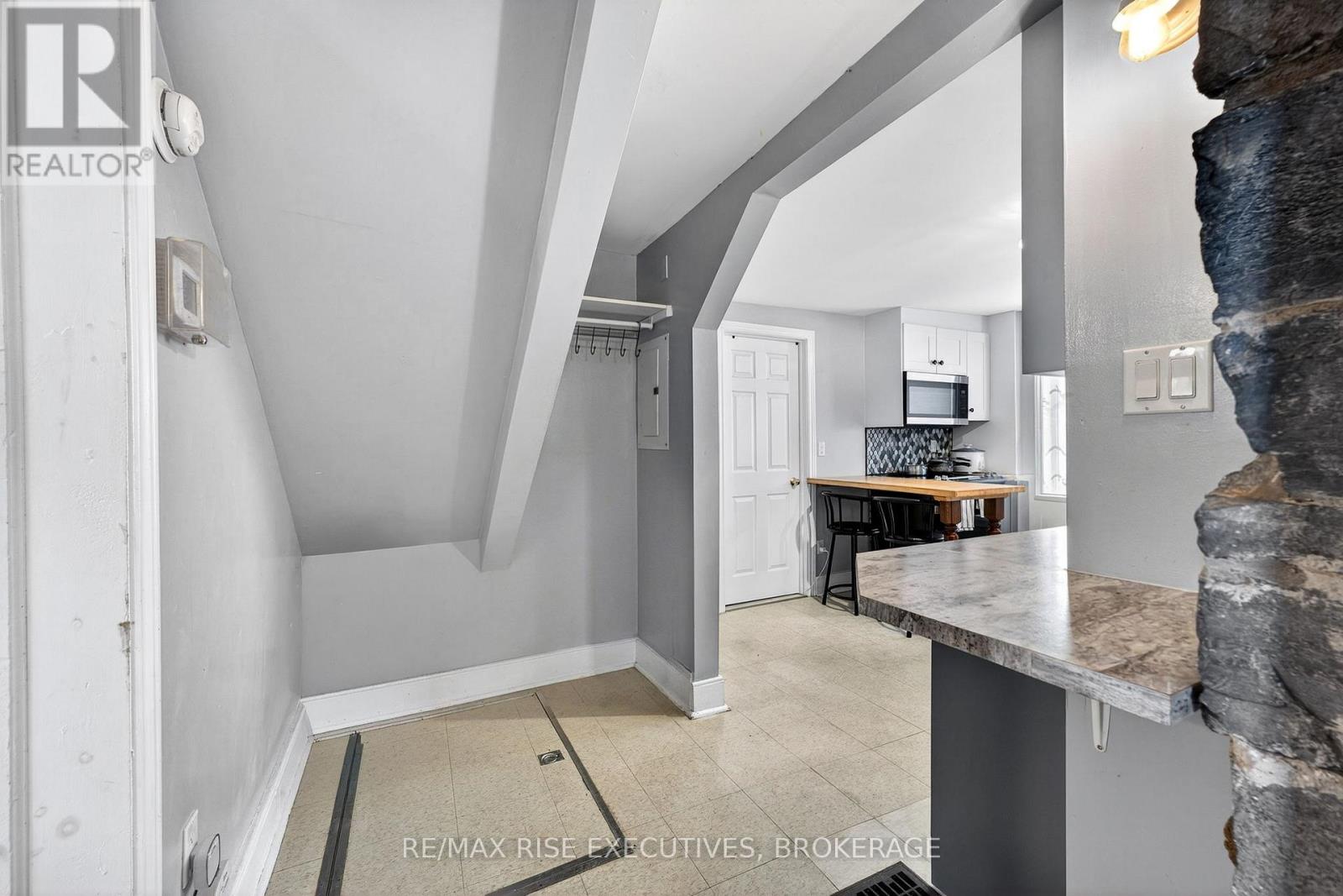 390 Division Street, Kingston, Ontario  K7K 4A7 - Photo 5 - X12972952