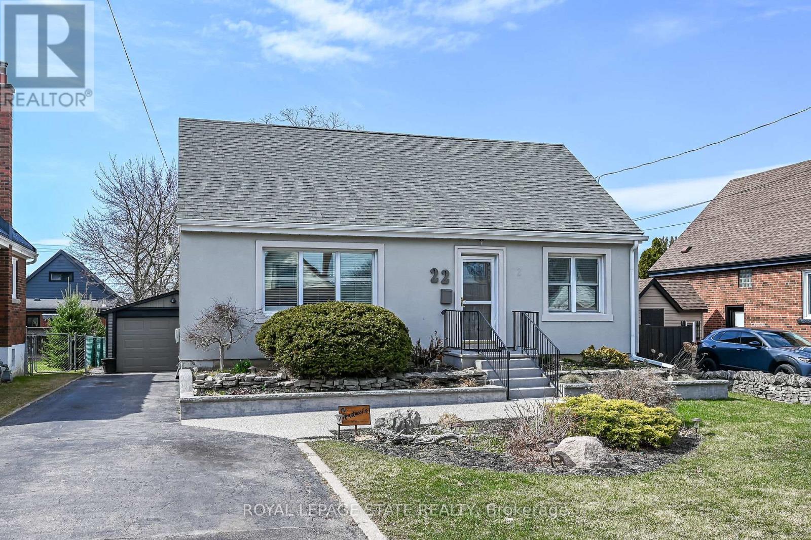 22 MARION PLACE, Hamilton, Ontario