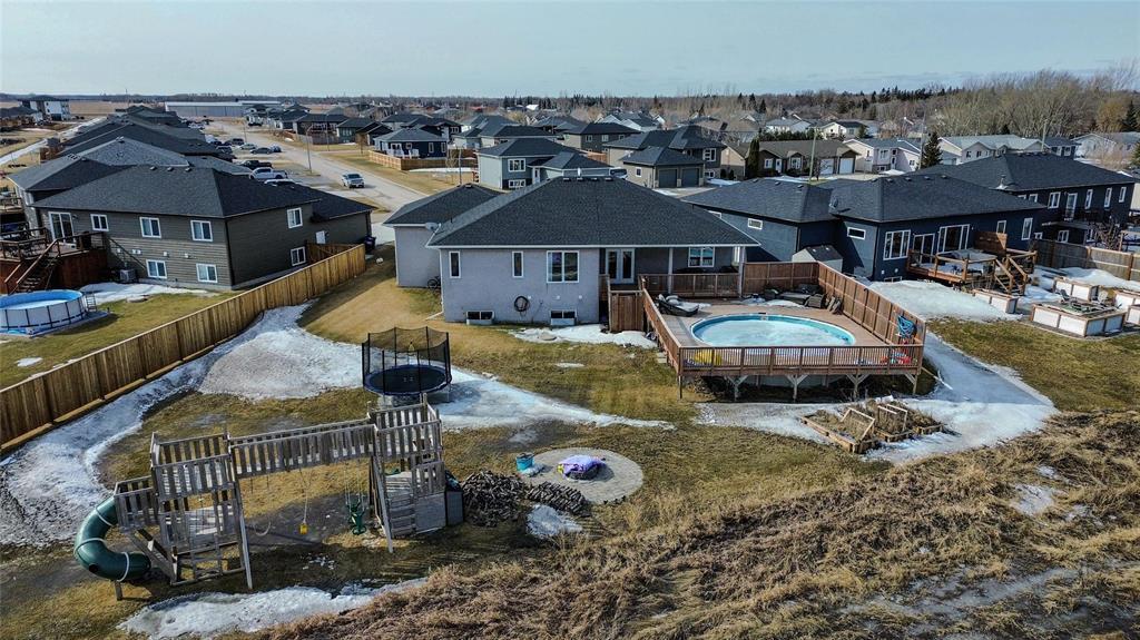 71 Evergreen Avenue, Mitchell, Manitoba  R5G 1H1 - Photo 3 - 202602772