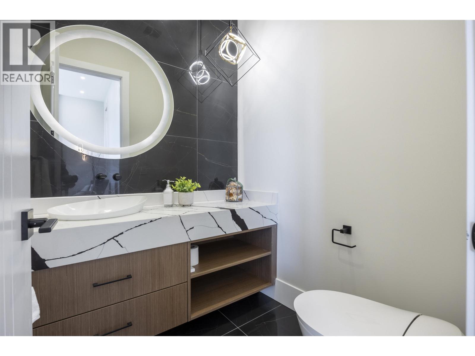 8093 14th Avenue, Burnaby, British Columbia  V3N 2B5 - Photo 6 - R3109059