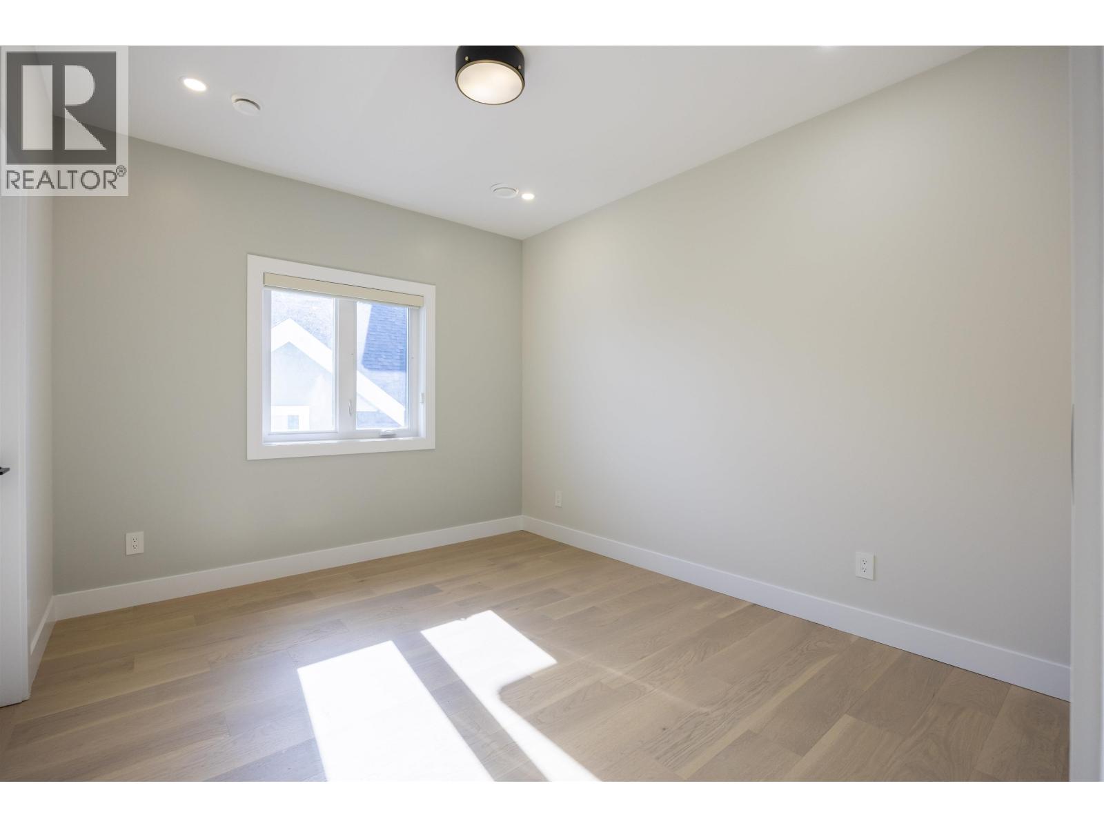 8093 14th Avenue, Burnaby, British Columbia  V3N 2B5 - Photo 31 - R3109059