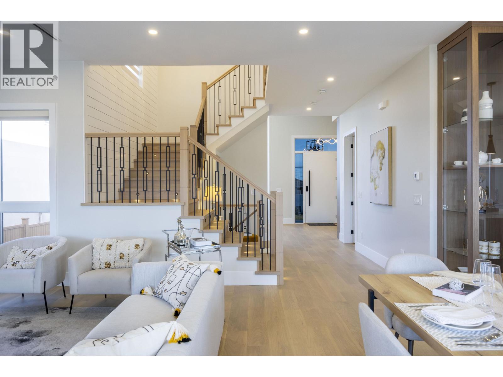 8093 14th Avenue, Burnaby, British Columbia  V3N 2B5 - Photo 14 - R3109059