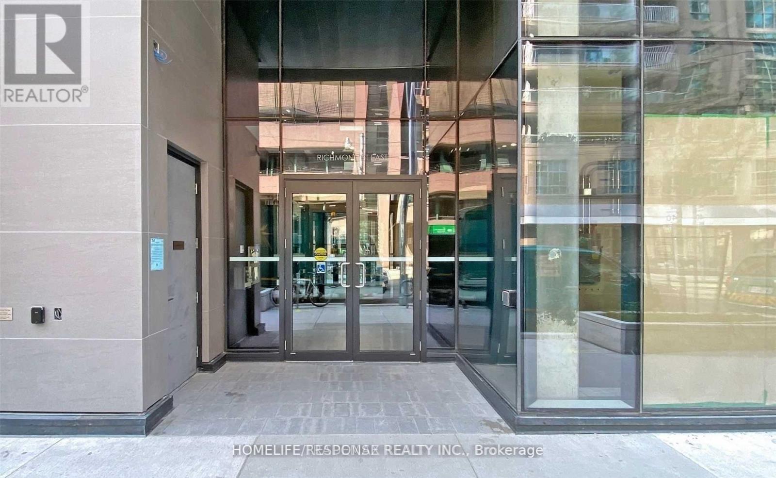 2706 - 25 Richmond Street E, Toronto, Ontario  M5C 0A6 - Photo 4 - C12974354