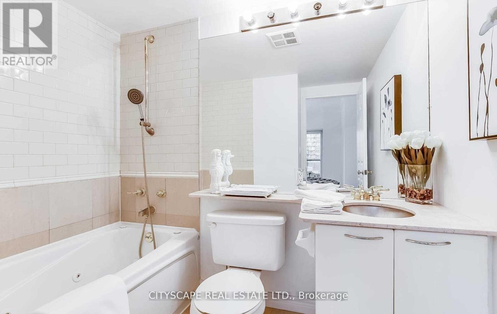 Lph8 - 55 Bloor Street E, Toronto, Ontario  M4W 3W6 - Photo 22 - C12974366