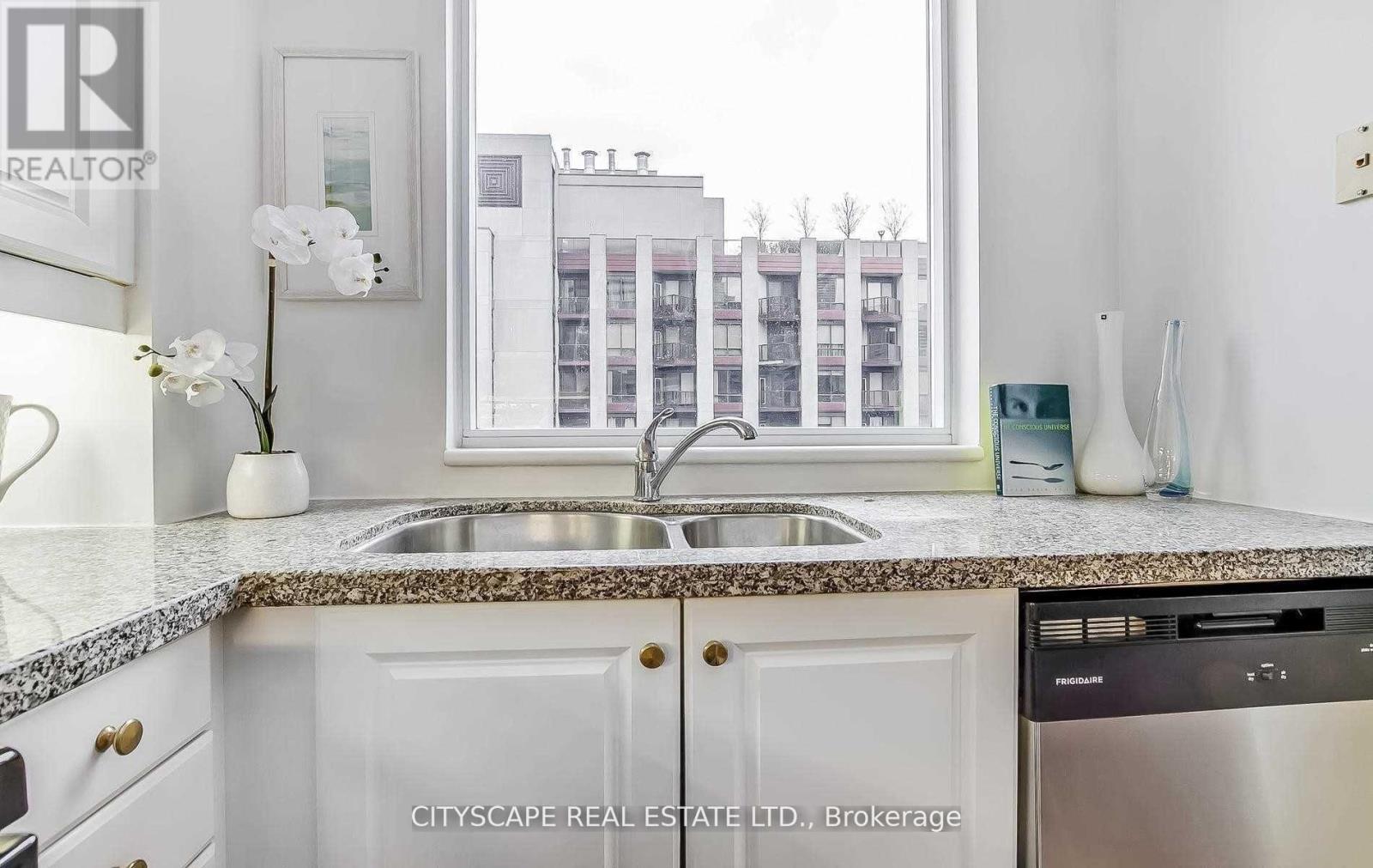 Lph8 - 55 Bloor Street E, Toronto, Ontario  M4W 3W6 - Photo 8 - C12974366