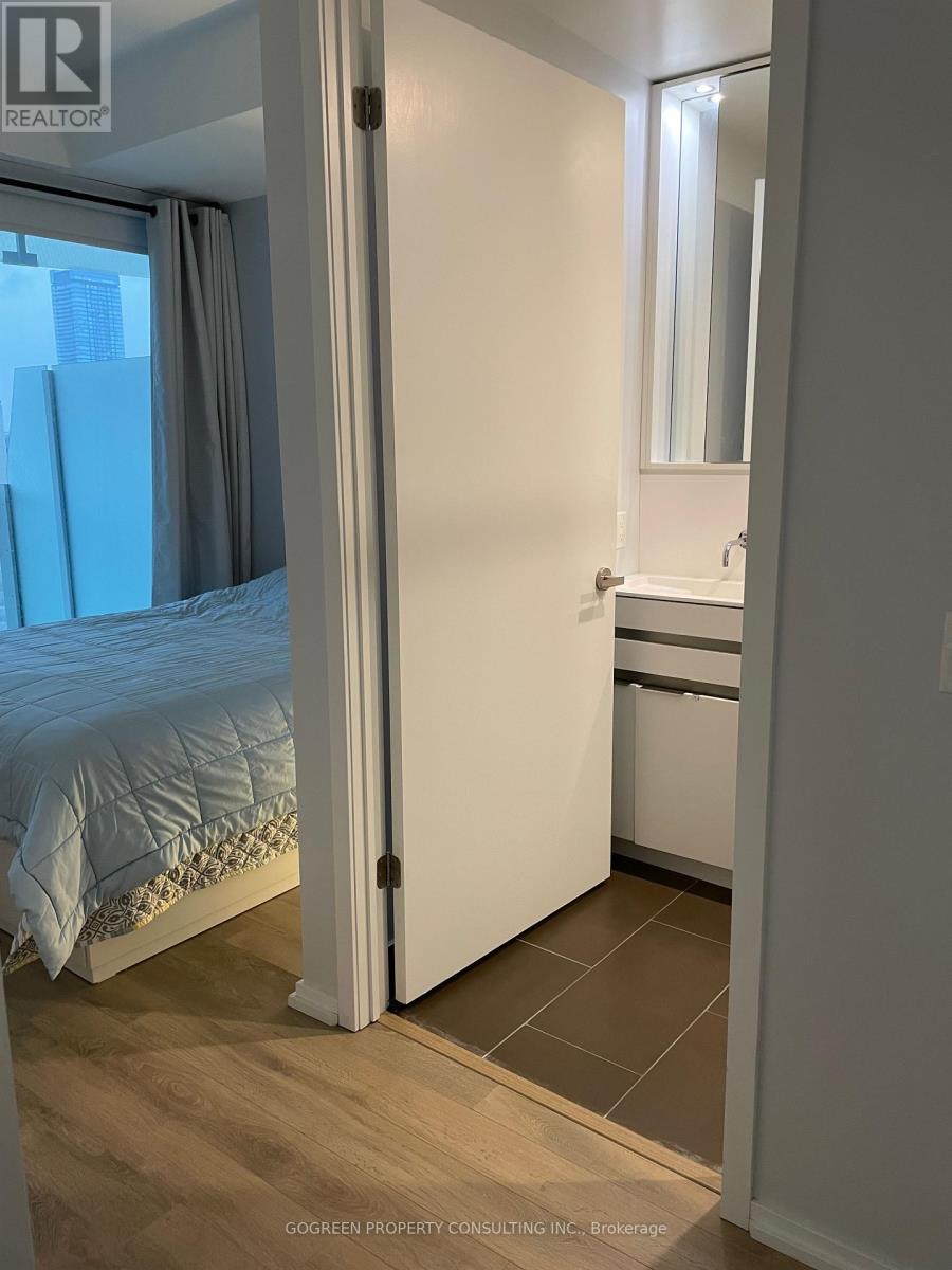 2509 - 197 Yonge Street, Toronto, Ontario  M5B 1M4 - Photo 11 - C12974378