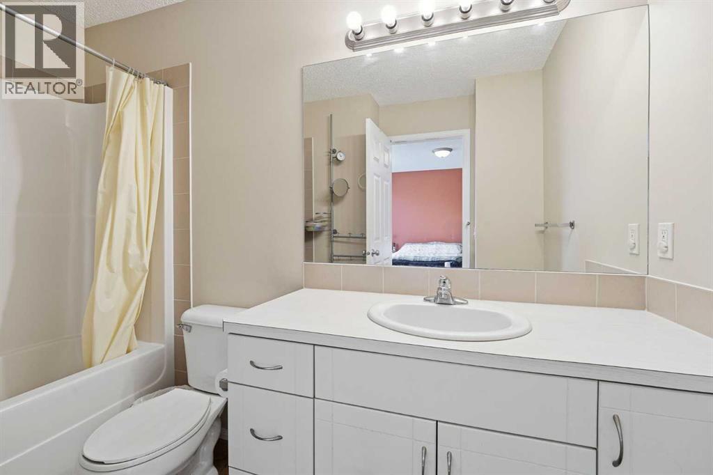 252 Saddlecrest Boulevard Ne, Calgary, Alberta  T3J 5L6 - Photo 11 - A2288541