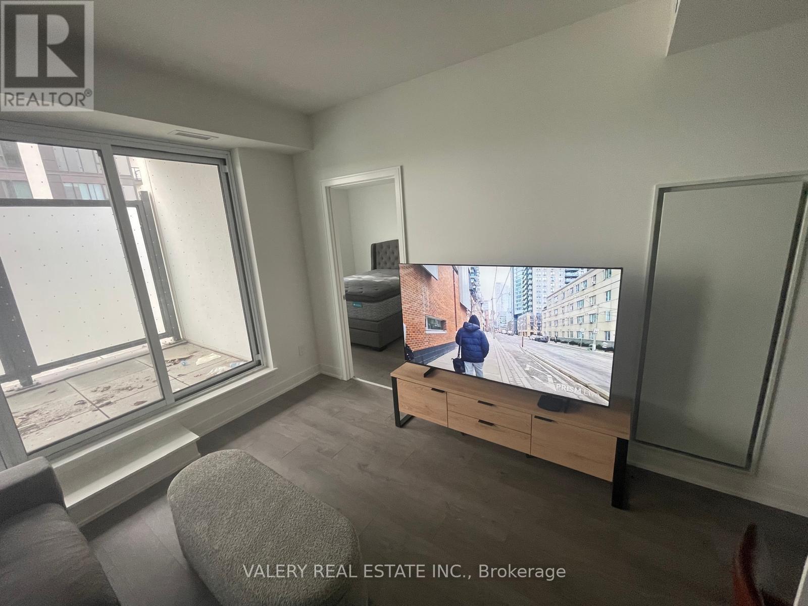 406 - 705 Davis Drive, Newmarket, Ontario  L3Y 0J1 - Photo 3 - N12974334