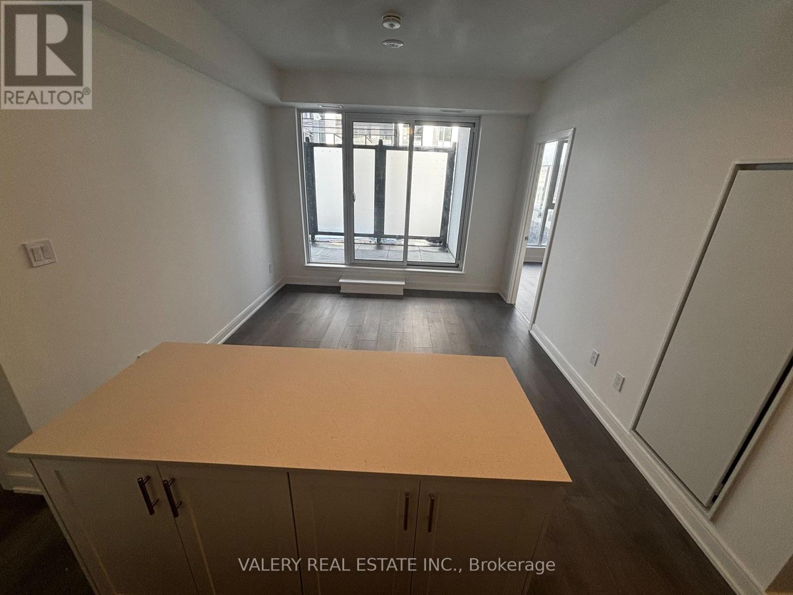 406 - 705 Davis Drive, Newmarket, Ontario  L3Y 0J1 - Photo 5 - N12974334