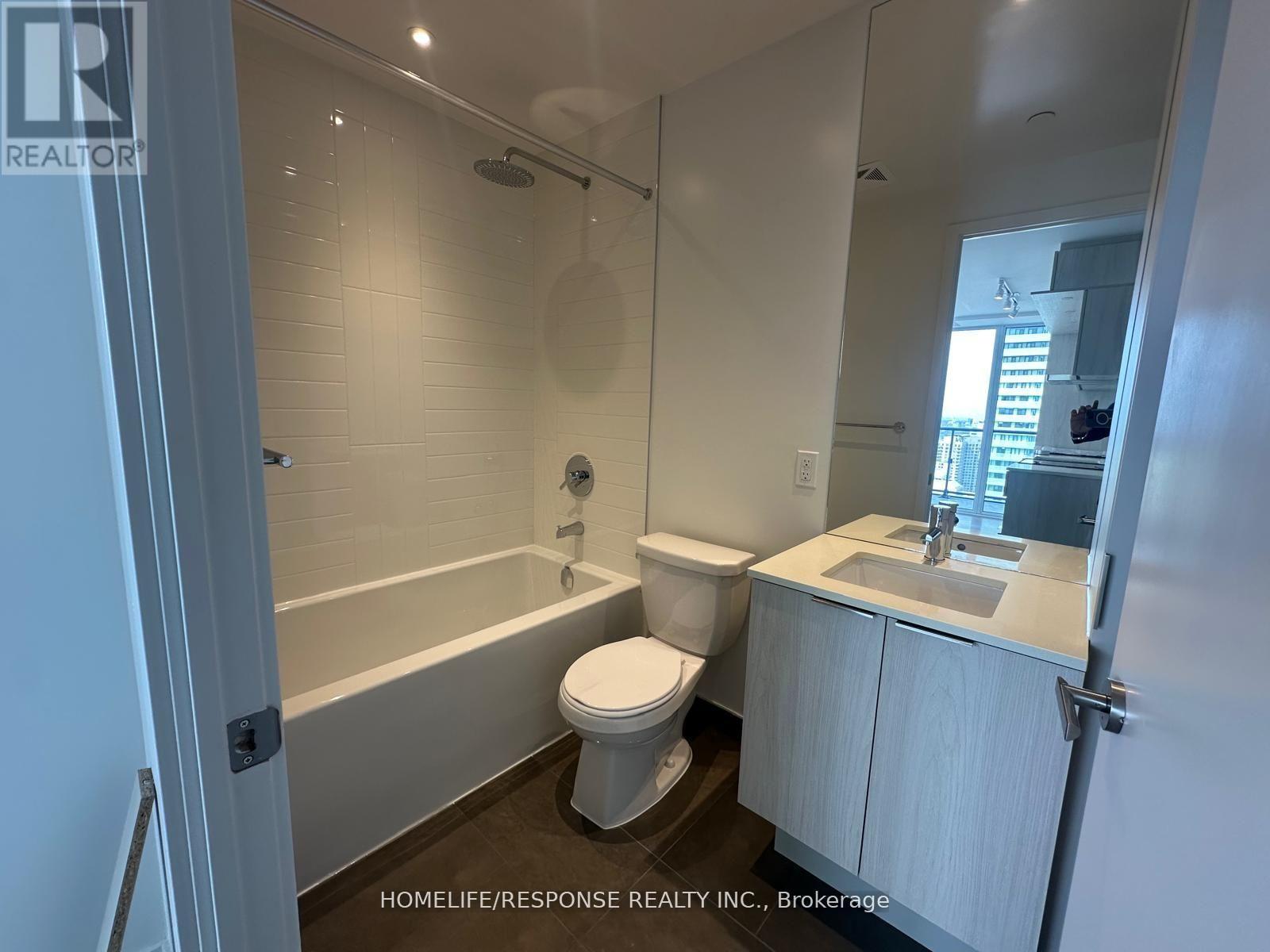 3808 - 448 Burnhamthorpe Road W, Mississauga, Ontario  L5B 4M6 - Photo 13 - W12974332