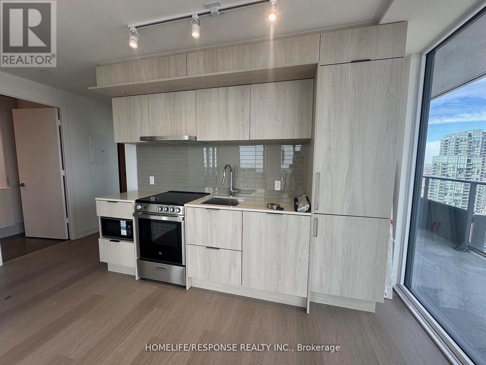 3808 - 448 Burnhamthorpe Road W, Mississauga, Ontario  L5B 4M6 - Photo 3 - W12974332