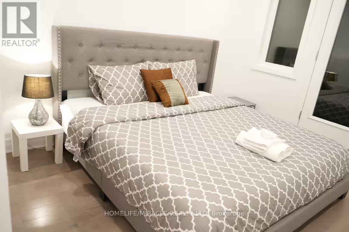 3030 John Mckay Boulevard, Oakville, Ontario  L6H 7H5 - Photo 1 - W12974368