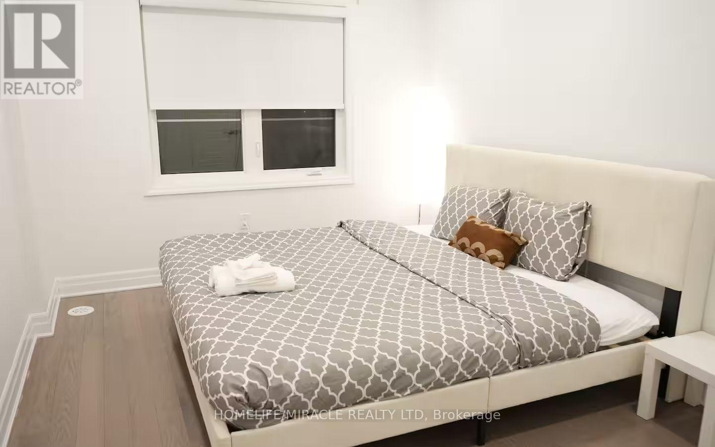 3030 John Mckay Boulevard, Oakville, Ontario  L6H 7H5 - Photo 4 - W12974368