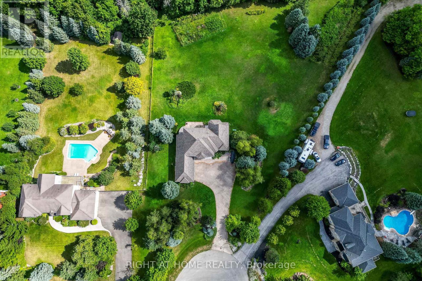 11150 Menzies Court, Milton, Ontario  L0P 1B0 - Photo 6 - W12974390