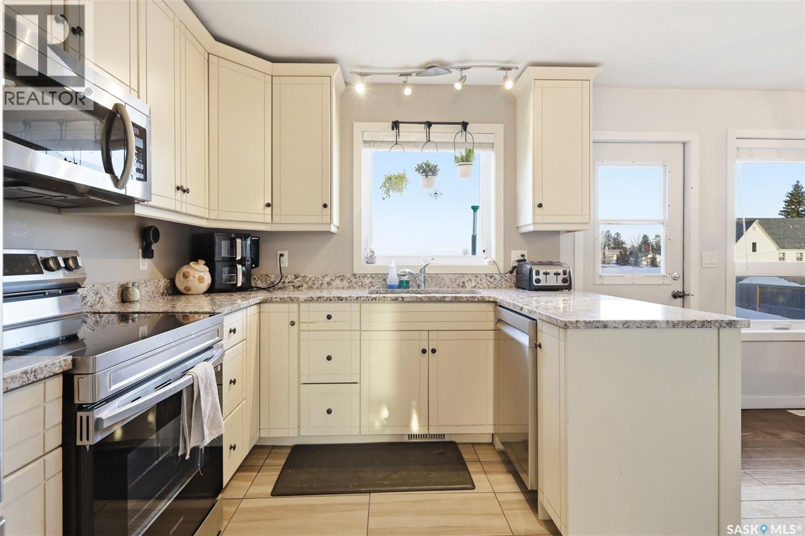 207 5th Avenue, Aberdeen, Saskatchewan  S0K 0A0 - Photo 6 - SK032420