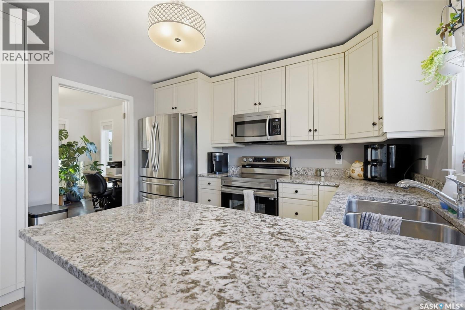 207 5th Avenue, Aberdeen, Saskatchewan  S0K 0A0 - Photo 9 - SK032420