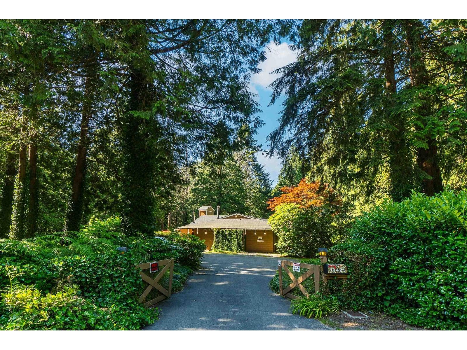 13425 Woodcrest Drive, Surrey, British Columbia  V4P 1W3 - Photo 2 - R3109094