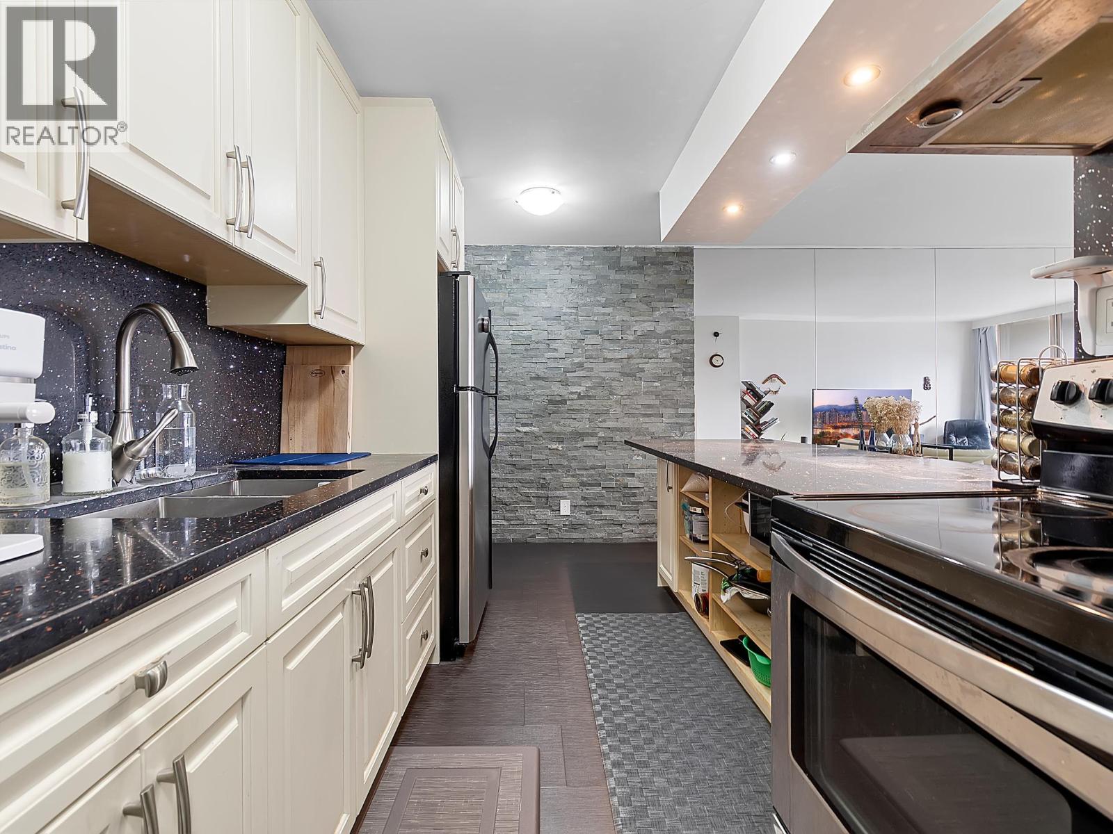 1808 2016 Fullerton Avenue, North Vancouver, British Columbia  V7P 3E6 - Photo 9 - R3107723