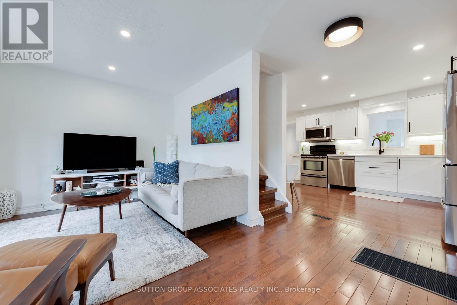 285 HARVIE AVENUE, Toronto, Ontario