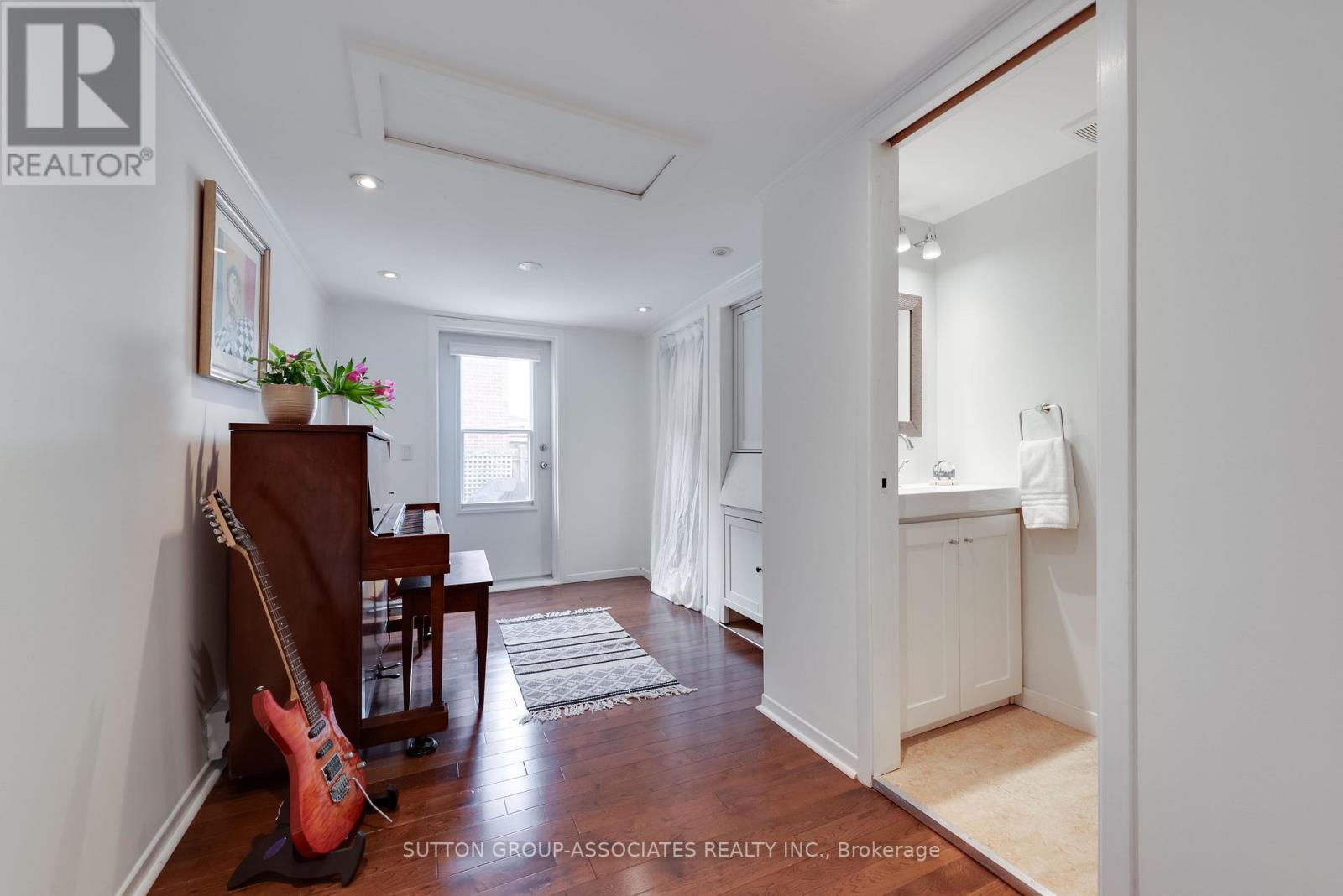 285 Harvie Avenue, Toronto, Ontario  M6E 4L1 - Photo 9 - W12967536