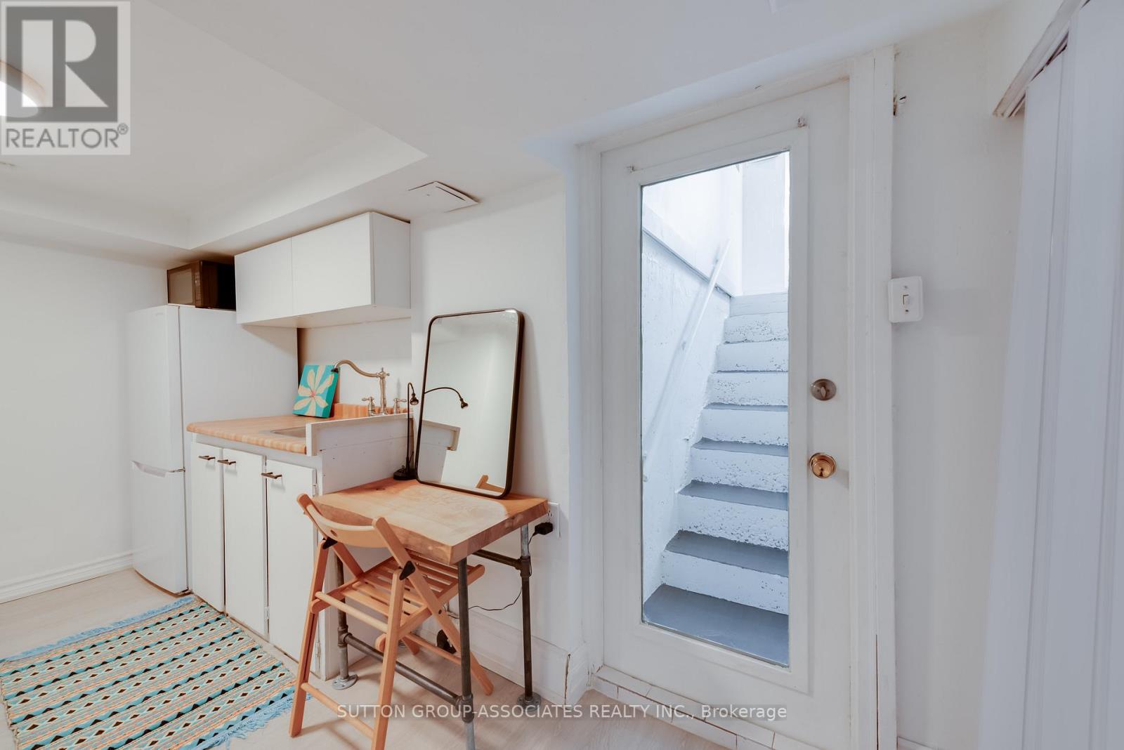 285 Harvie Avenue, Toronto, Ontario  M6E 4L1 - Photo 24 - W12967536