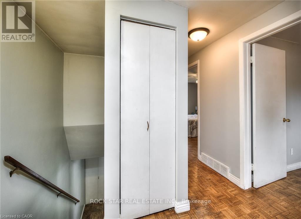 196 Walker Street, Cambridge, Ontario  N3C 2C2 - Photo 11 - X12965154