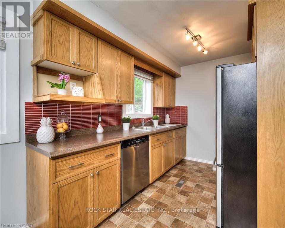 196 Walker Street, Cambridge, Ontario  N3C 2C2 - Photo 7 - X12965154