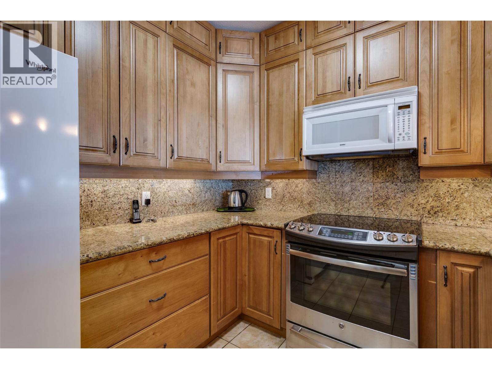 877 KLO Road Unit# 204 Kelowna Photo 8 877 KLO Road Unit# 204 Kelowna Photo 8