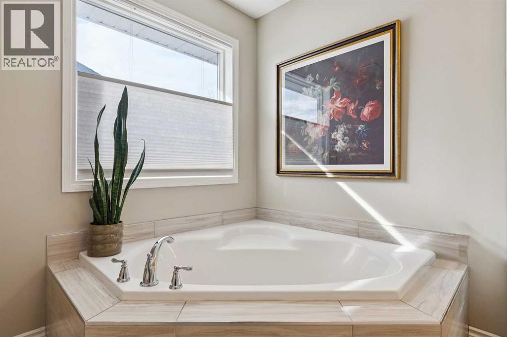 107 Sheep River Bay, Okotoks, Alberta  T1S 1R3 - Photo 18 - A2298402